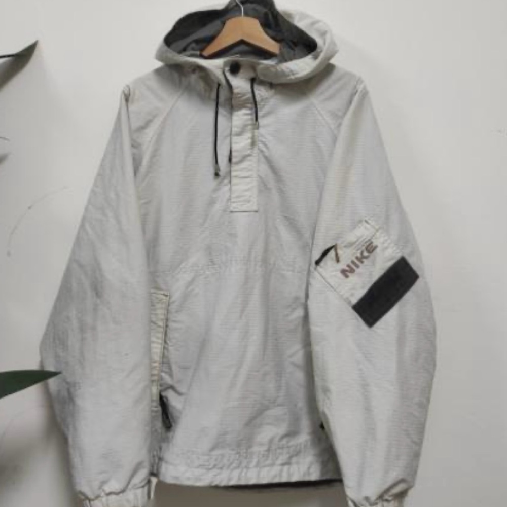 Nike Men's cream and green color Hooded Windbreaker